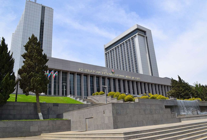 Azerbaijani parliament discussing amendments to draft state budget for 2023